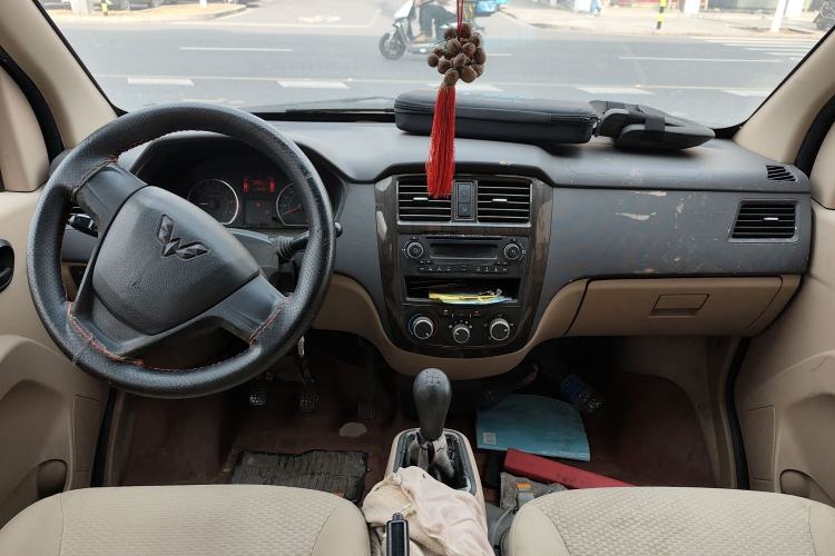 Used Wuling Rongguang 2014 1.5L S Standard Version