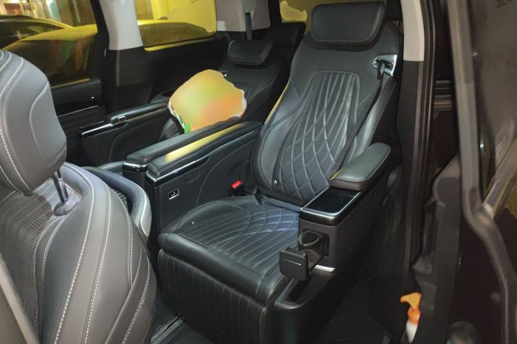 Used SAIC MAXUS G90 2022 2.0T Xingyun Seven-Seater Version
