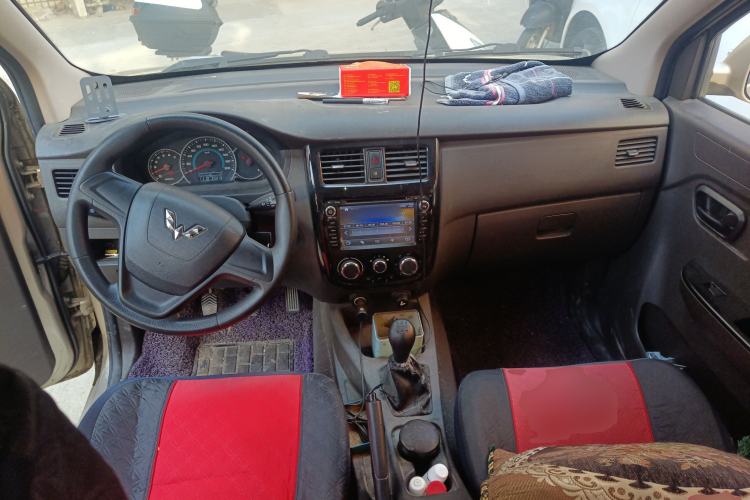 Used Wuling Rongguang V 2016 1.2L Practical Version Center Console