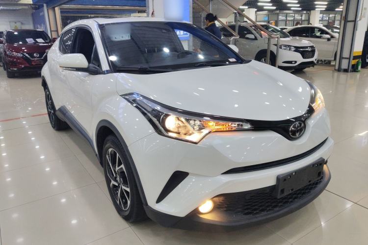 Used Toyota C-HR 2018 2.0L Leading with Sunroof China VI Standard Exterior 2