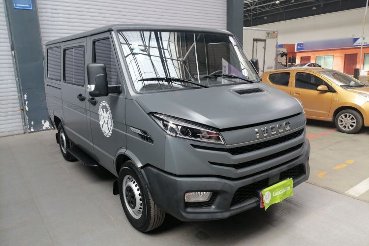 Used Iveco Daily 2023 2.5T A35M1 Multi-Purpose Passenger Vehicle Short Wheelbase Low Roof Single Tire Manual Transmission with Automatic Option