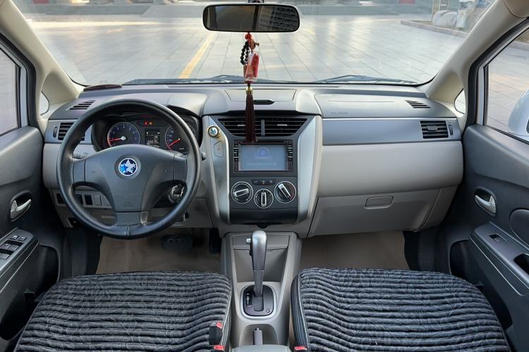 Used Venucia R50 2015 1.6L Automatic Fashion Edition