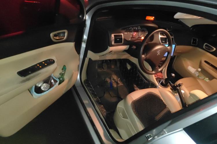 Used Peugeot 307 2010 Sedan 1.6L Manual Comfort Edition
