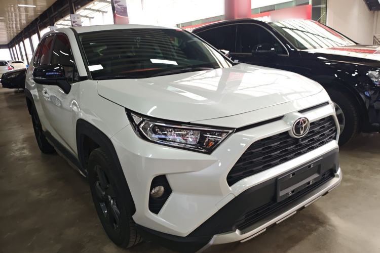 Used Toyota RAV4 2022 2.0L CVT 4x4 Fashion Edition
