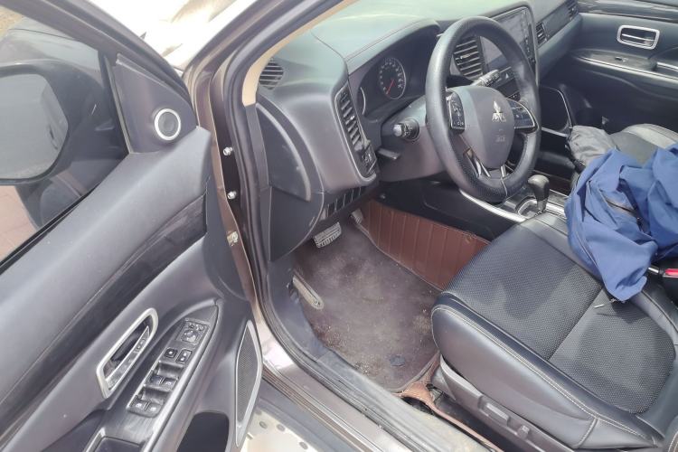 Used Mitsubishi Outlander 2018 2.0L Two-Wheel Drive Glory Edition 5 Seats