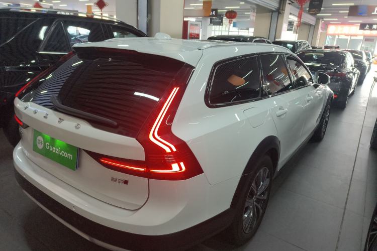 Used Volvo V90 2023 Cross Country B5 AWD Smart Range Edition
