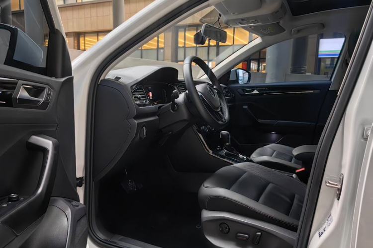 Used Volkswagen T-ROC 2022 280TSI DSG Two-Wheel Drive Comfort PLUS