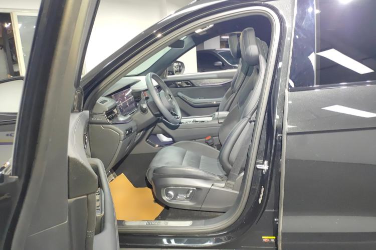 Used Lynk & Co 09 2021 2.0T Halo Six-Seater