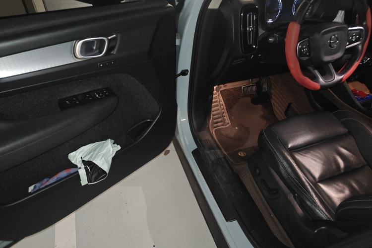 Used Volvo XC40 2019 T4 Four-Wheel Drive Midnight Amazon Blue