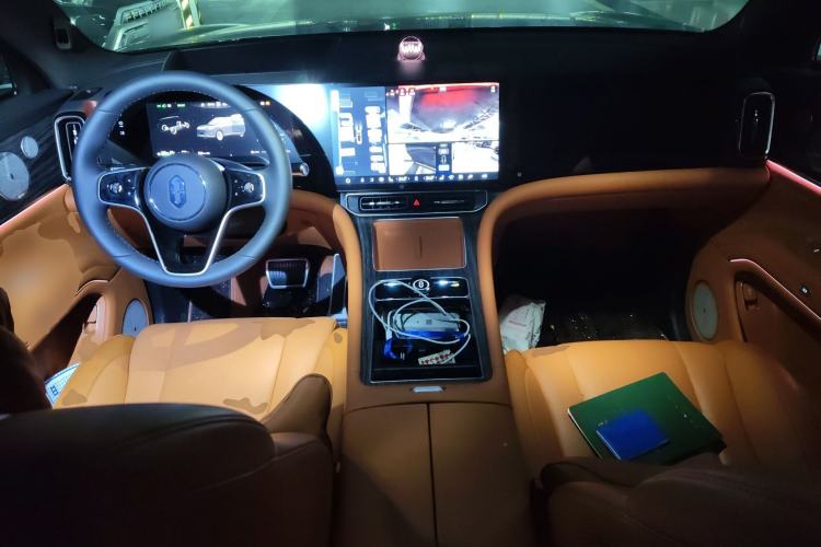 Used Hima AITO M9 2025 Extended-Range Ultra Version 52 kWh 6-Seater Center Console