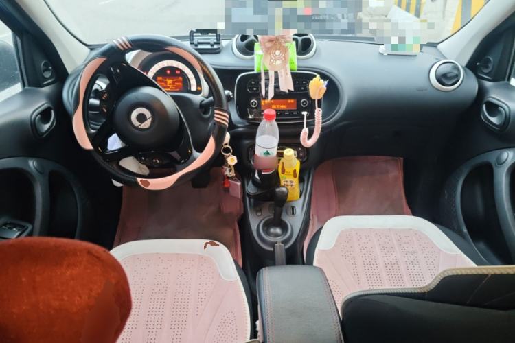 Used smart forfour 2016 1.0L 52 kW Dynamic Edition Center Console