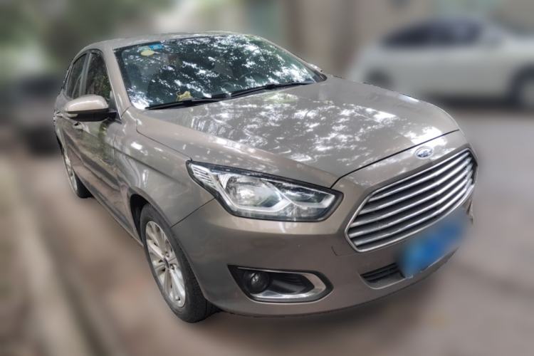 Used Ford Escort 2015 1.5L Automatic Fashion Model Front Right 45 Deg