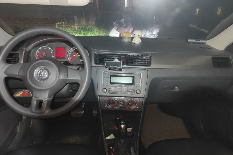 Used Volkswagen Santana 2015 1.6L Automatic Comfort Edition Center Console