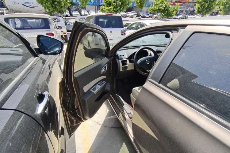 Used Baojun 630 2013 1.5L manual standard version