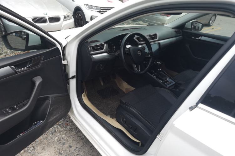 Used Skoda Superb 2016 TSI280 DSG Innovation Edition Driver Seat