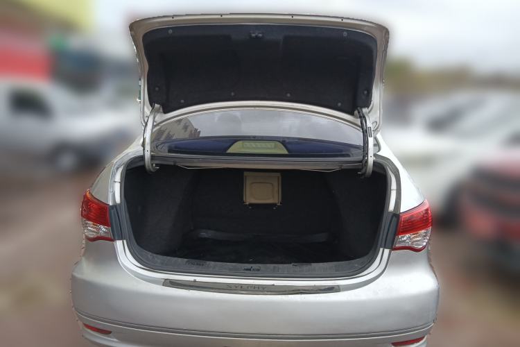 Used Nissan Sylphy 2012 Classic 1.6XE Manual Comfort Edition Trunk