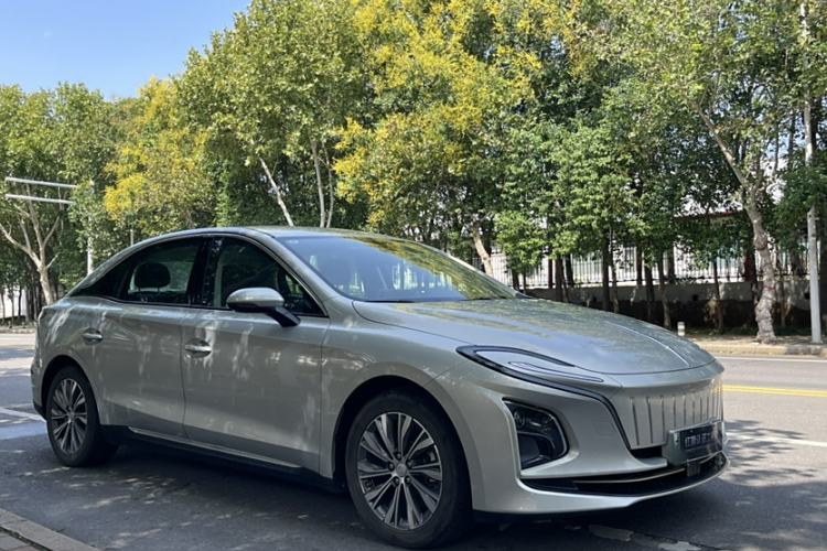 Used Hongqi E-QM5 2022 431 km Charge & Enjoy Edition