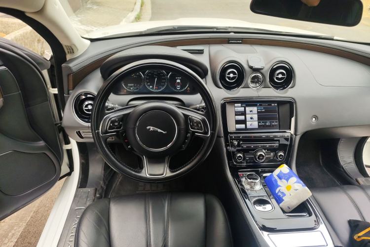 Used Jaguar XJ 2014 XJL 2.0T Two-Wheel-Drive Elegant Business Edition Steering Wheel