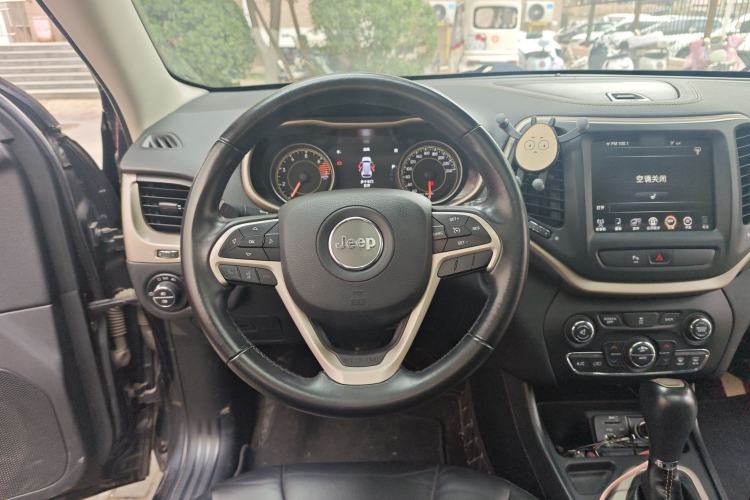 Used Jeep Cherokee 2016 2.0L Superior Edition