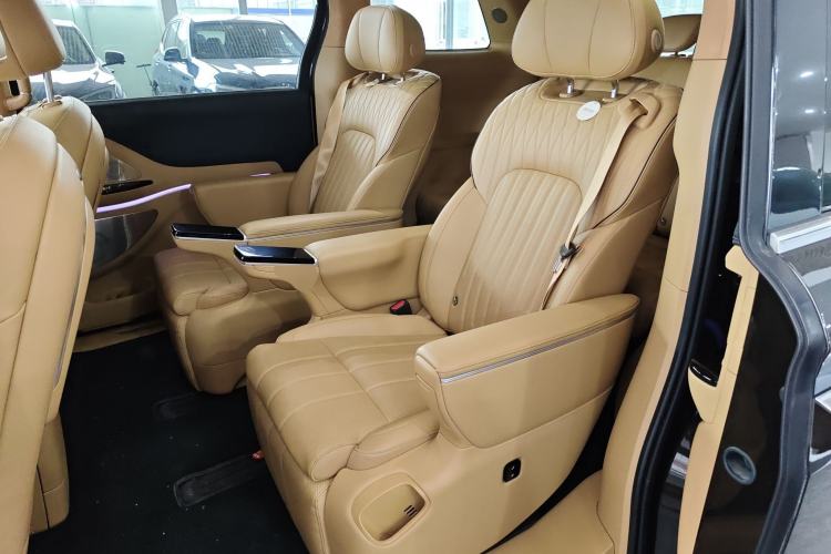 Used VOYAH Dream 2025 PHEV Four-Wheel-Drive Flagship Kunpeng Edition Left Rear Seat