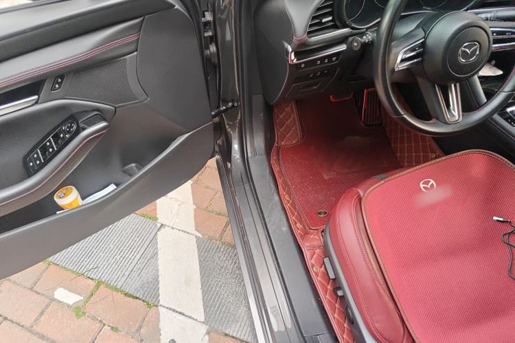 Used Mazda 3 Axela 2022 2.0L Automatic Zhi Rui Obsidian Edition Driver Seat