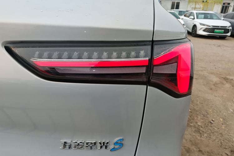 Used Wuling Xingguang S 2024 130km Flagship Version Right Rear Taillight
