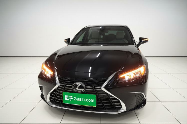 Used Lexus ES 2025 300h Deluxe Edition
