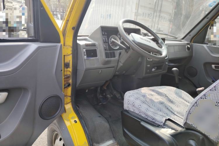 Used Iveco Daily 2014 2.5T-A35 NJ6484ACM47Z4