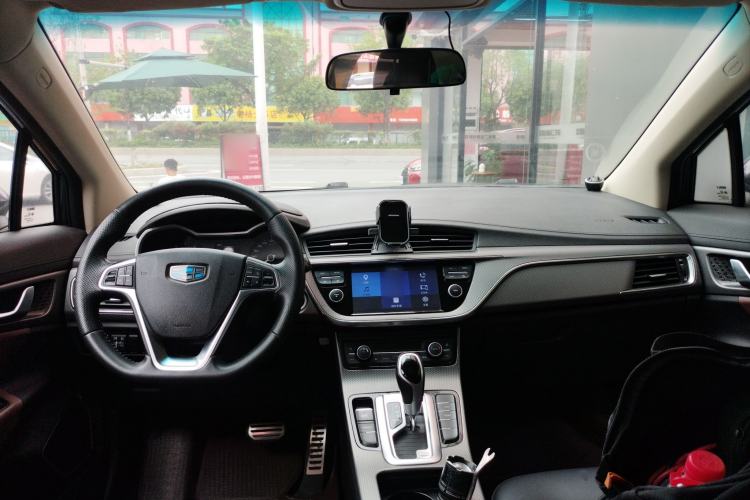 Used Geely Auto Emgrand GS 2017 Sport Edition 1.3T Automatic Smart Connectivity Model Center Console