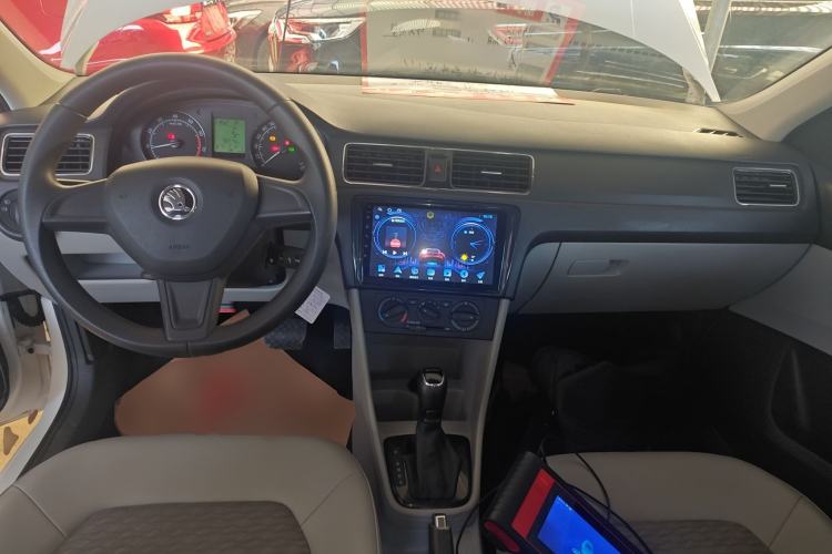 Used Skoda Rapid 2016 1.6L Automatic Chuanxing Edition Center Console