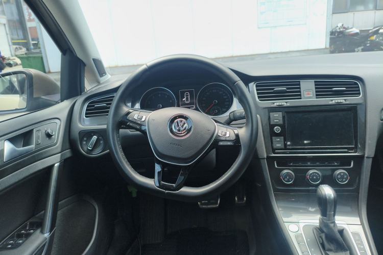 Used Volkswagen Golf 2018 230TSI Automatic Luxury Version Steering Wheel
