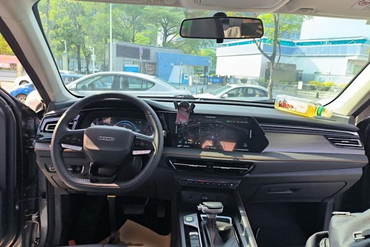 Used CHANGAN OSHAN X7 PLUS 2023 Enjoy Edition 1.5T Automatic Prestige 7-Seater Center Console