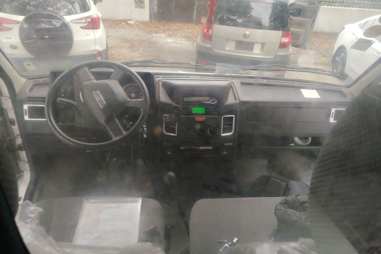 Used Iveco Daily 2021 2.5T V40 2-3 Seater Long Wheelbase Mid-Roof Dual Tires Manual Doors Center Console