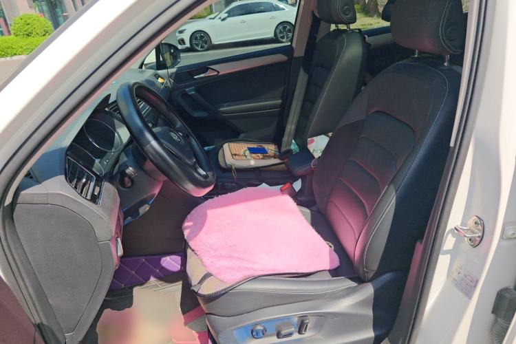 Used Volkswagen Tiguan L 2017 330TSI Automatic Two-Wheel Drive Luxury Edition Left Front Seat