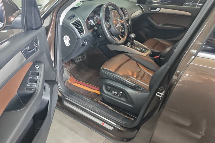 Used Audi Q5 2017 Plus 40 TFSI Ambition Model Driver Seat