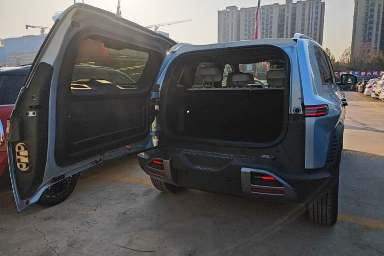 Used Formula Leopard Titanium 3 2025 501 km Range Rear-Wheel Drive Intelligent Driving Max Edition