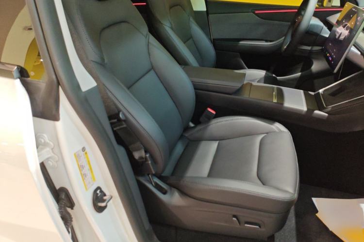 Used Tesla Model Y 2025 Rear-Wheel-Drive Version Right Front Seat