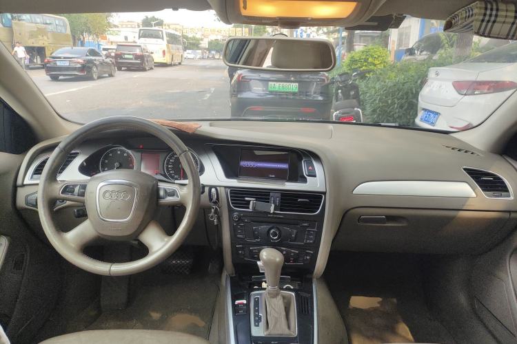 Used Audi A4L 2012 2.0 TFSI Automatic Technology Model Center Console