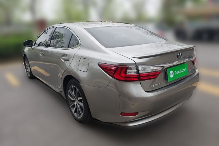 Used Lexus ES 2015 300h Comfort Edition Rear Left 45 Deg