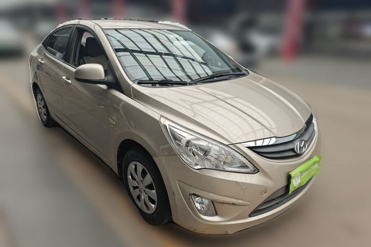 Used Hyundai Verna (older generation) 2010 Sedan 1.4L Manual Comfort GS Front Right 45 Deg