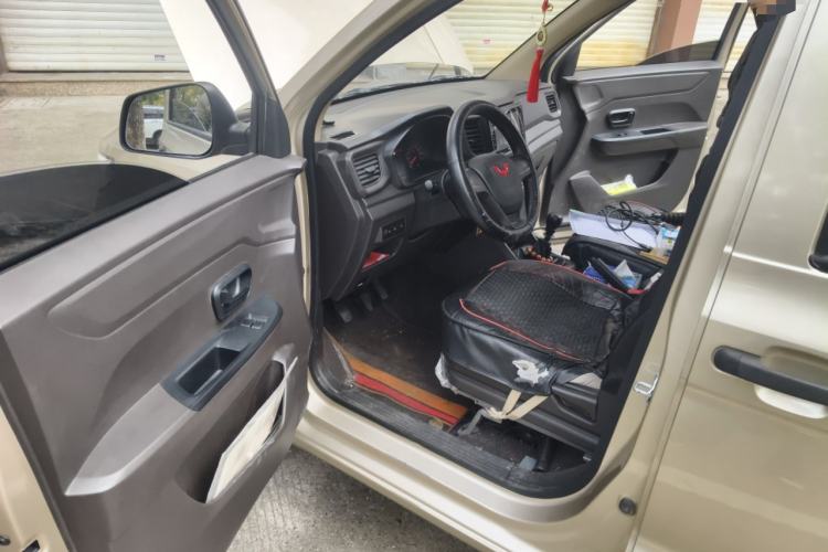 Used Wuling Hongguang V 2022 1.5L Jingqu Edition Electric-Assist LAR Driver Seat