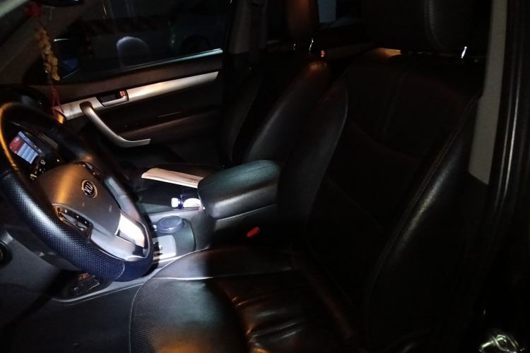 Used Kia Sorento 2012 2.4L Gasoline Supreme Edition Left Front Seat