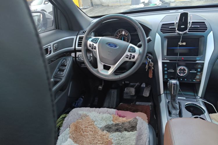 Used Ford Explorer 2013 3.5L Deluxe Model
