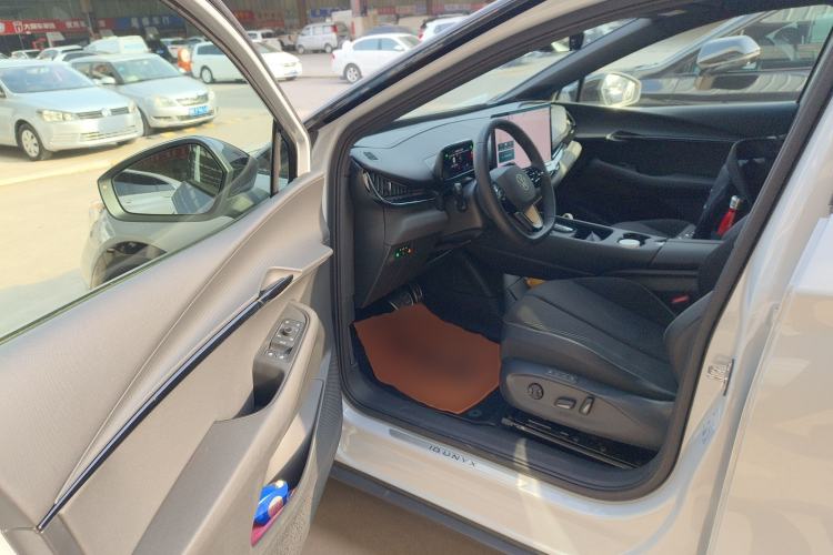 Used Volkswagen ID.UNYX 2024 Pro Long-Range Version
