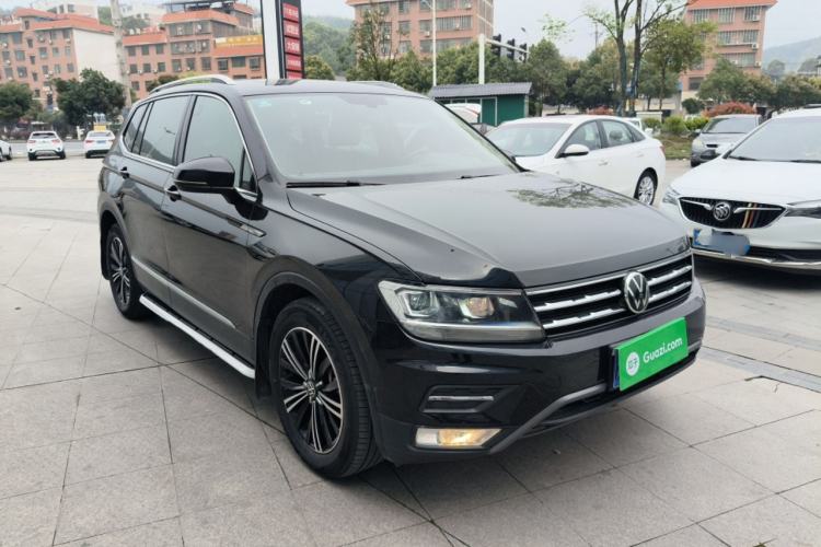 Used Volkswagen Tiguan L 2021 330TSI Automatic Two-Wheel Drive Smart Edition Front Right 45 Deg