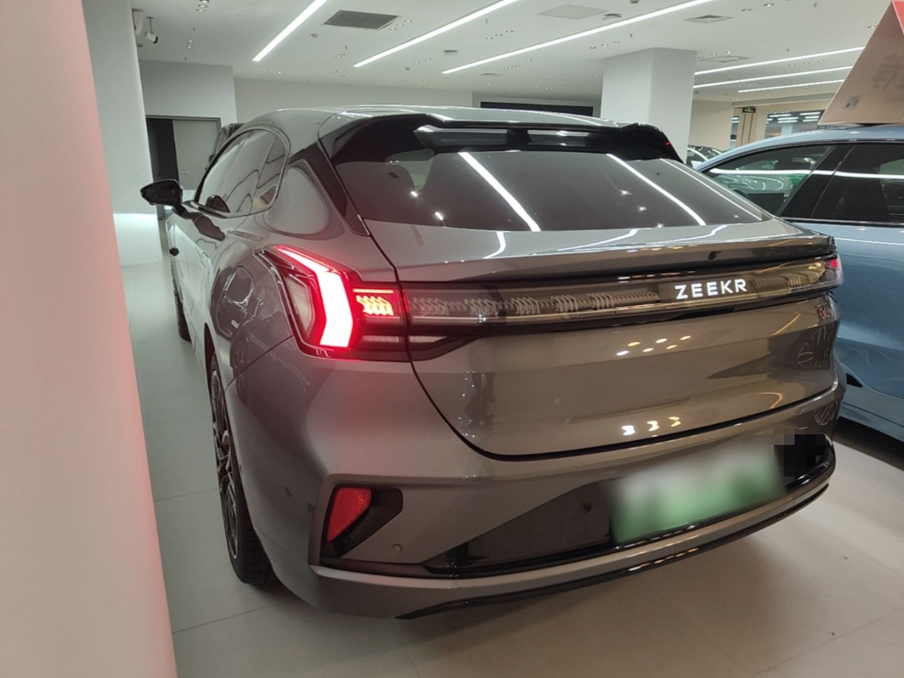 Zeekr 001 2025 YOU Edition 100 kWh All-Wheel Drive — снимка 4