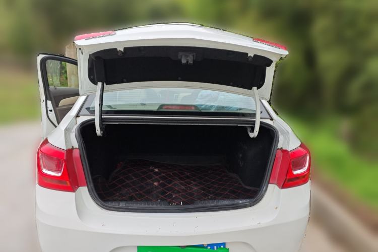 Used Chevrolet Cruze 2015 1.5L Classic SE MT Trunk