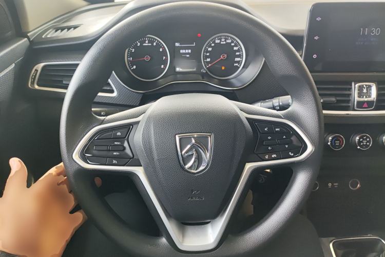 Used Baojun 730 2019 1.5T Manual Fashion Model 7-seater National V Steering Wheel