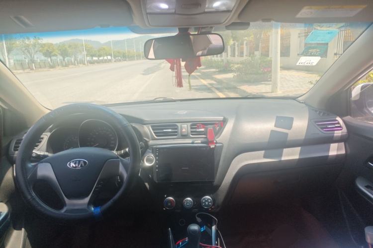 Used Kia K2 2015 Sedan 1.4L Automatic GLS Center Console