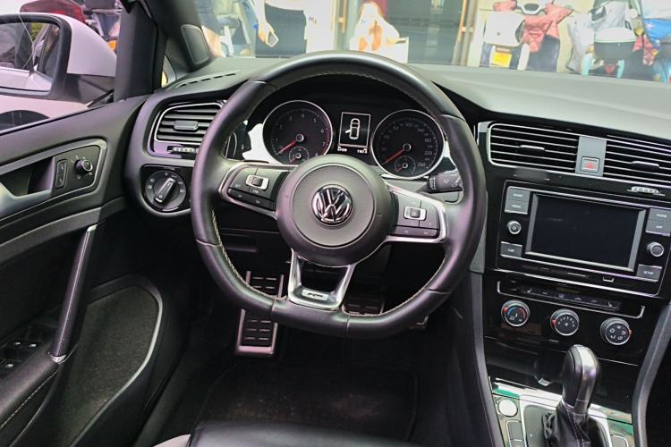 Used Volkswagen Golf 2018 280TSI Automatic R-Line Model Steering Wheel